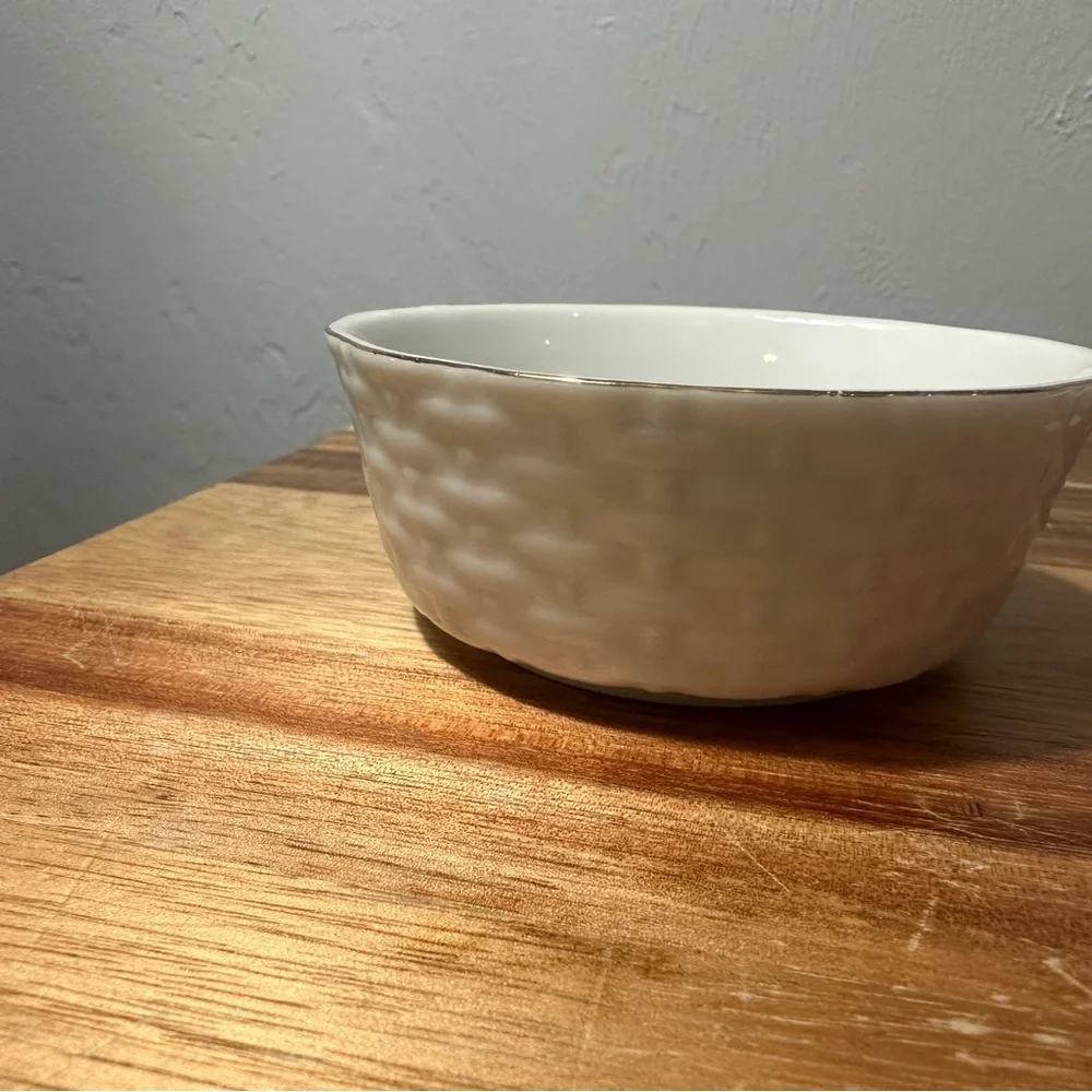 Ceramic Strawberry Serving Bowl and Dish - White with Red Strawberry Motif - Picture 5 of 13